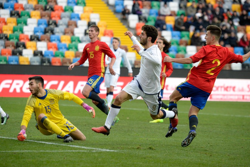 Alex Zalaya, titular con la selección española sub-19 frente a Italia